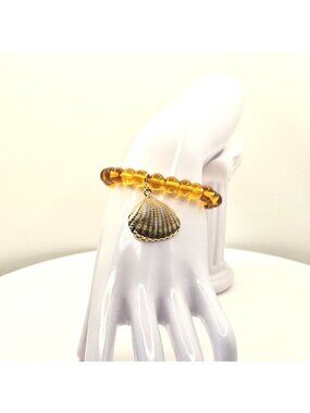 Beach Bracelet Gold Shell Charm Bracelet Coastal Jewelry Summer Bracelet Vaca